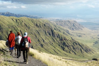 Trek des Ngorongoro Highlands, Ol Doinyo Lengaï et safaris Masaï
